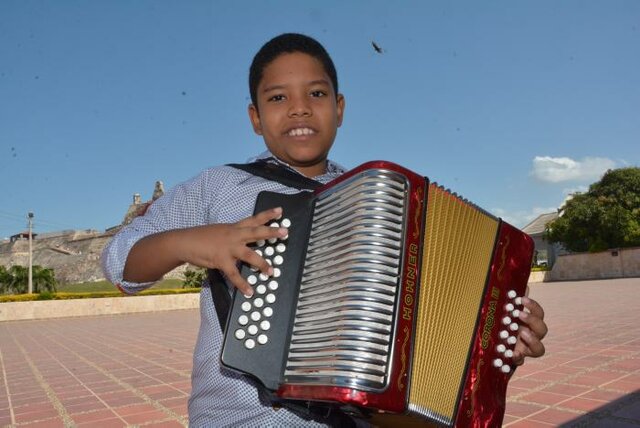 Me regalaron mi primer acordeon.