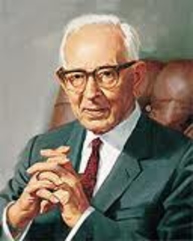 Joseph Fielding Smith becomes 10th Prophet.