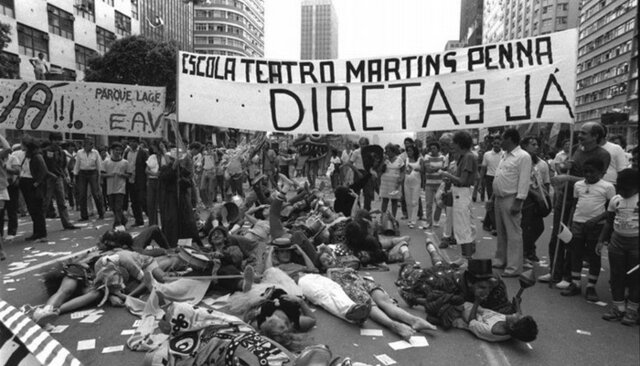 Manifestaciones por el retorno a la democracia