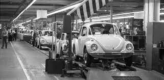 Hitler inestauró la economia de guerra