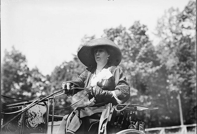 The First Little Hollow Taxi Service