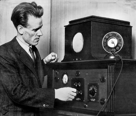 1927 - Philo Farnsworth inventa scanner eléctronico.