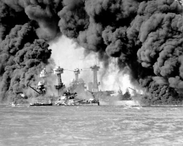 Japón ataca Pearl Harbor