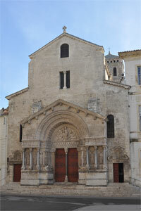 Iglesia de San Trófimo de Arlés.