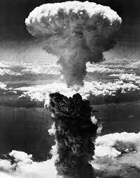 EEUU lanza la bomba atómica a Nagasaki