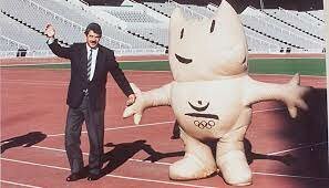 España es el país anfitrión de las Olimpiadas y de la Exposición Universal.