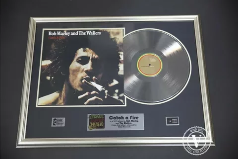 İlk Albümleri ve Önemli Parçaları