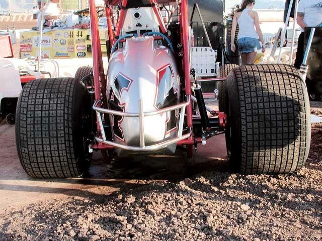 Rear wheels stagger