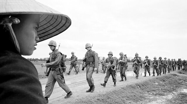 Operación Rolling Thunder (Bombardeo masivo del Norte y ataque a objetivos industriales)