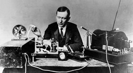 Timeline: La Radio y su Impacto como Medio de Comunicación en la Sociedad Moderna