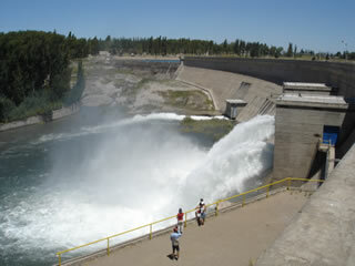 Se inaugura el dique El Nihuil