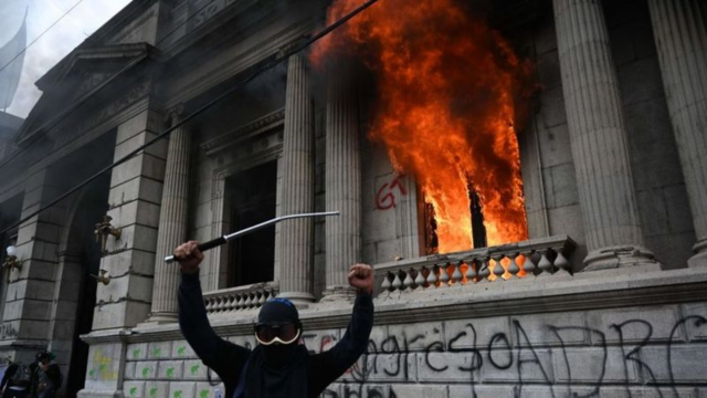 Protestas en contra de el presupuesto 2021