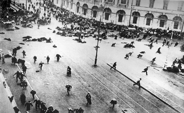 Las tropas se unen a las protestas y el Gobierno dimite