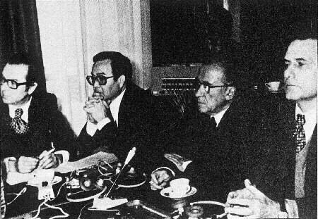 Creación de la Junta Democrática.