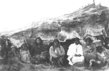 Huarpes, Puelches y Pehuenches.