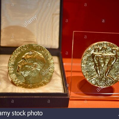 Timeline: MUJERES QUE HAN GANADO EL PREMIO NOBEL DE LA PAZ.