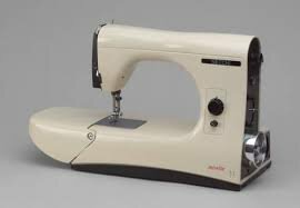 Máquina de coser Mirella