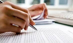 GRAMSCI ESCRIBE UN ENSAYO DE