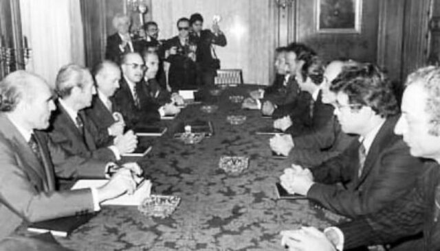 Tratado de Madrid y entrega del Sahara español a Marruecos y Mauritania.