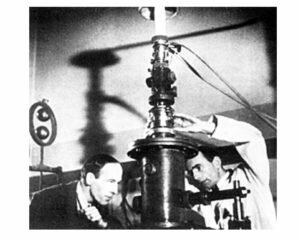 Max Knoll ve Ernst Ruska  ilk elektron mikroskobu