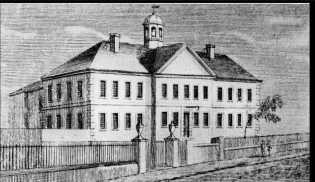 Débattre au Parlement et dans la presse : Le financement de nouvelles prisons à Montréal et Québec divise les députés. Le gouvernement doit imposer des taxes, deux options se confrontent, les taxes sur la marchandise importée ou sur la valeur des terres.