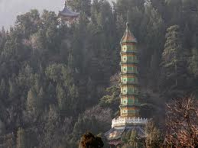Fragrant Hills Pagoda is bulit