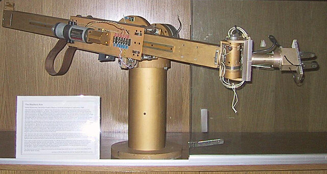 Brazo robótico accionado