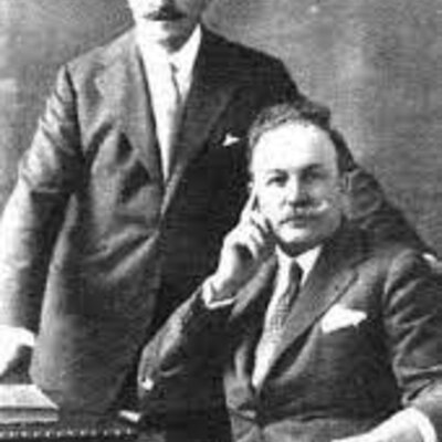 Timeline: EL PATIO (Hermanos Álvarez Quintero)