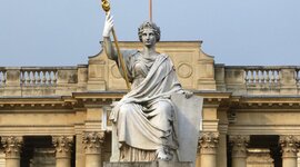 Timeline:   Transferencia de fondo de comercio, cumpliendo con las exigencias previstas por la Ley N° 11.687.