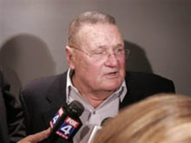Bum Phillips Retires