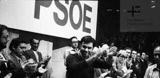 El PSOE abandona el marxismo en el XXVIII congreso del partido.