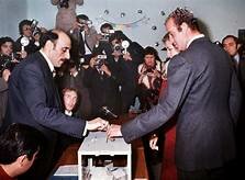 Aprobación en referéndum de la Ley para la Reforma Política.