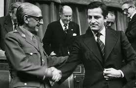 Aprobación en referéndum de la Ley para la Reforma Política.