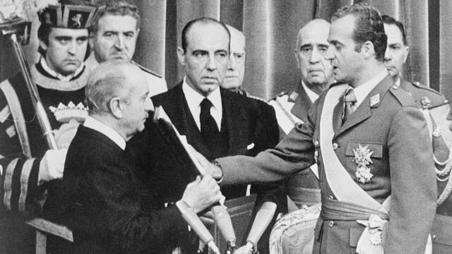 Designación de Juan Carlos de Borbón como sucesor a título de Rey.