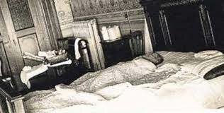 Dolmabahçe Sarayında gözlerini kapadı.