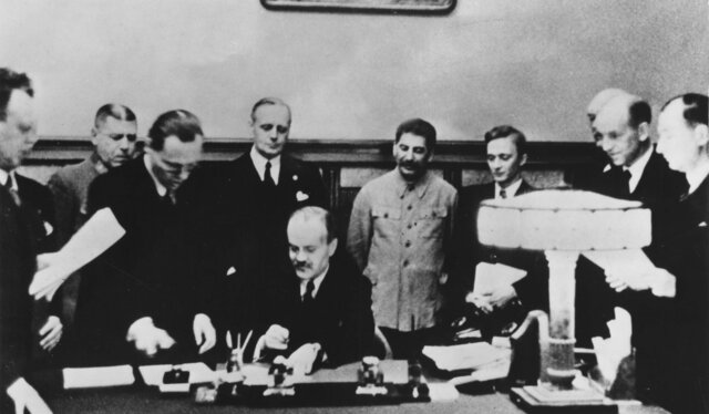 PACTO RIBBENTROP-MOLOTOV