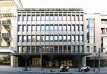 Su comienzo en la Escuela Universitaria de Artes.