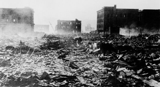 Se lanza la bomba atómica sobre la ciudad de Hiroshima.
