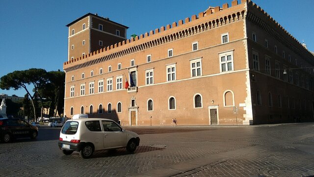 Palais de Venise - début de construction