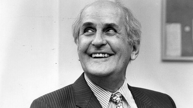 Kültür Bakanlığı'nda danışman oldu.