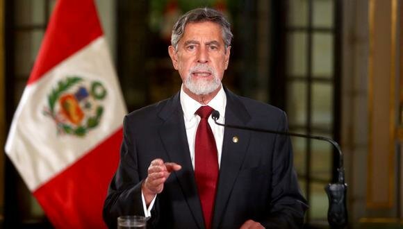 Francisco Sagasti asume la Presidencia de la República.