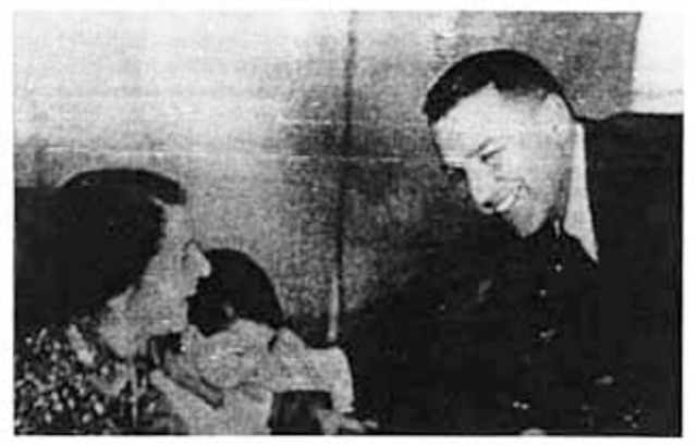 se casa con Rosa Smekhova