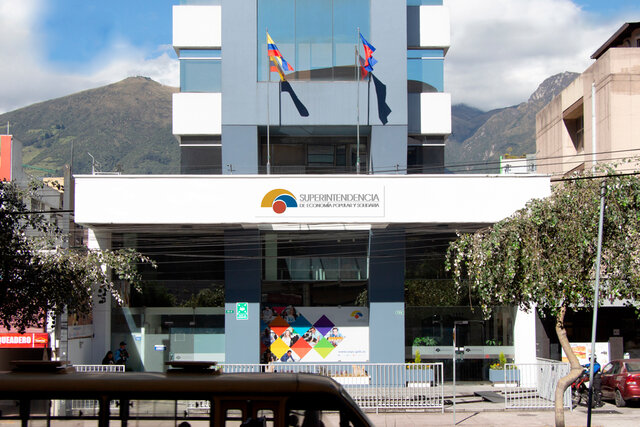 La creación  SEPS (Superintendente de Economía Popular y Solidaria)