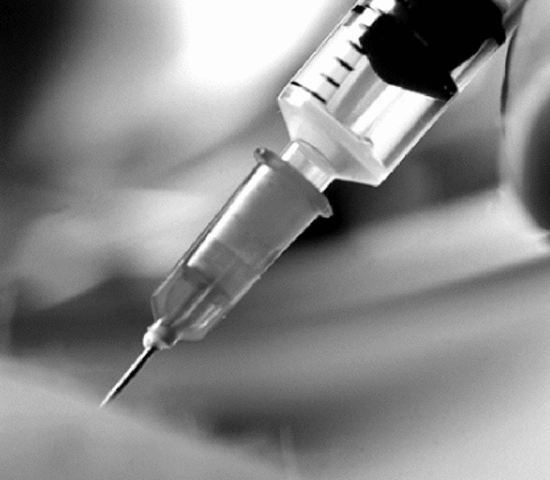 su salud empeora a causa de la tuberculosis.