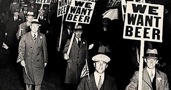 Se deroga la ley Seca.