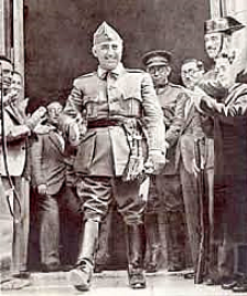 El general Francisco Franco decide destinar una importante parte de sus fuerzas para liberar a los rebeldes asediados en el Alcázar de Toledo. Franco concentra el poder entre los sublevados: es designado generalísimo y jefe del gobierno.