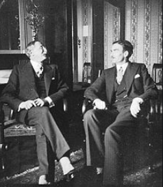 27 países crean el llamado Comité de No Intervención con el objeto de mantenerse al margen del conflicto español.