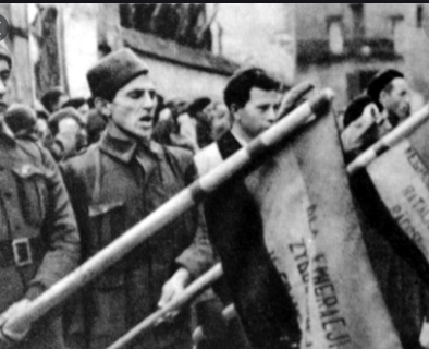 La URSS envía sus primeros equipos de ayuda a los republicanos. Llegan los primeros miembros de las Brigadas Internacionales.