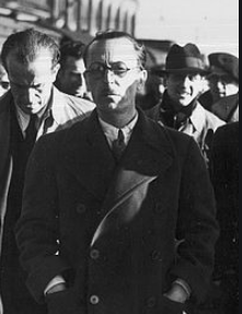 El coronel Casado encabeza el organismo republicano que sustituye a Negrín con el objeto de alcanzar una paz honrosa (golpe de estado en Madrid).