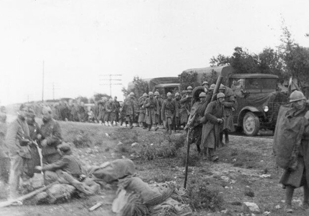 Las fuerzas republicanas derrotan a las tropas italianas en la batalla de Guadalajara.